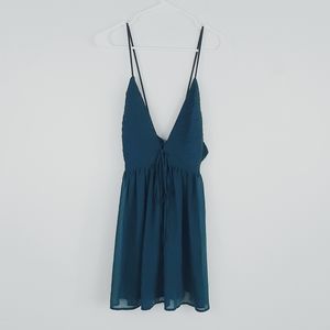 Lulu's emerald green deep v formal dress